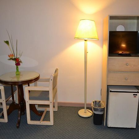 West Plaza Desekel Hotel Корор Екстериор снимка