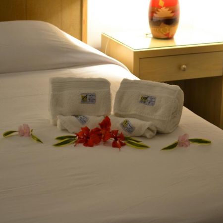 West Plaza Desekel Hotel Корор Екстериор снимка