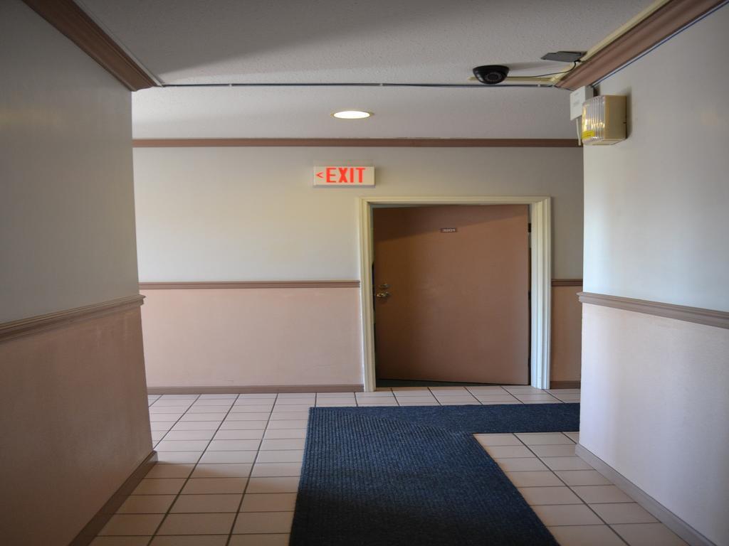 West Plaza Desekel Hotel Корор Екстериор снимка