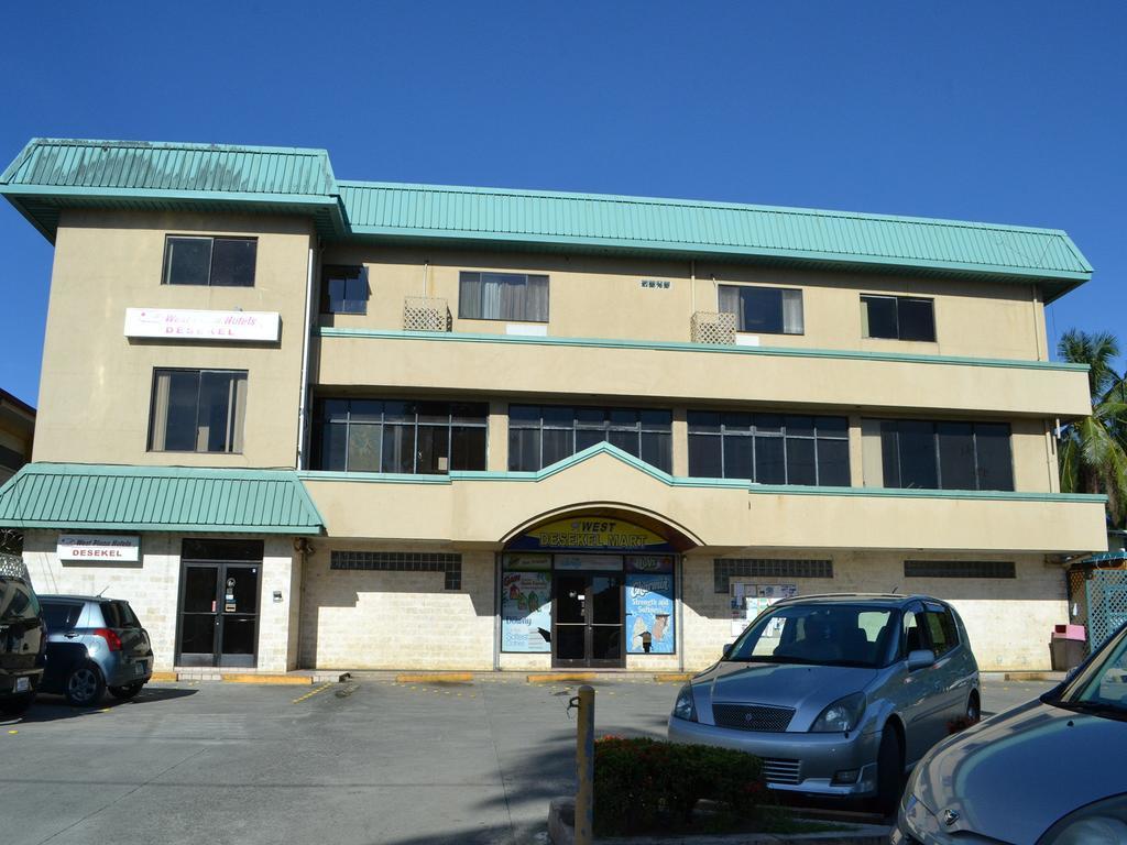 West Plaza Desekel Hotel Корор Екстериор снимка