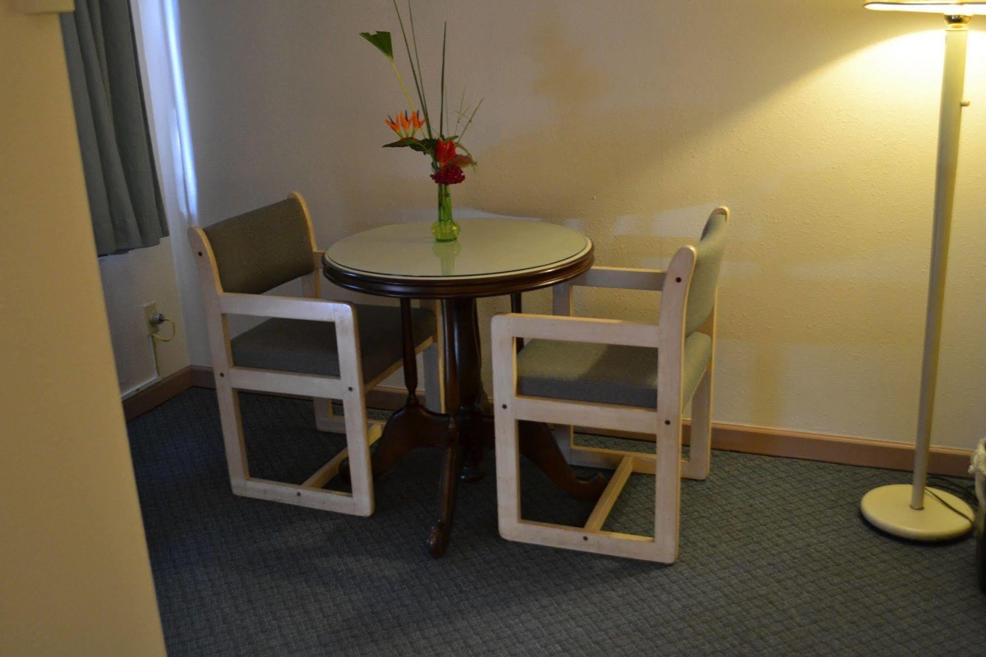 West Plaza Desekel Hotel Корор Екстериор снимка