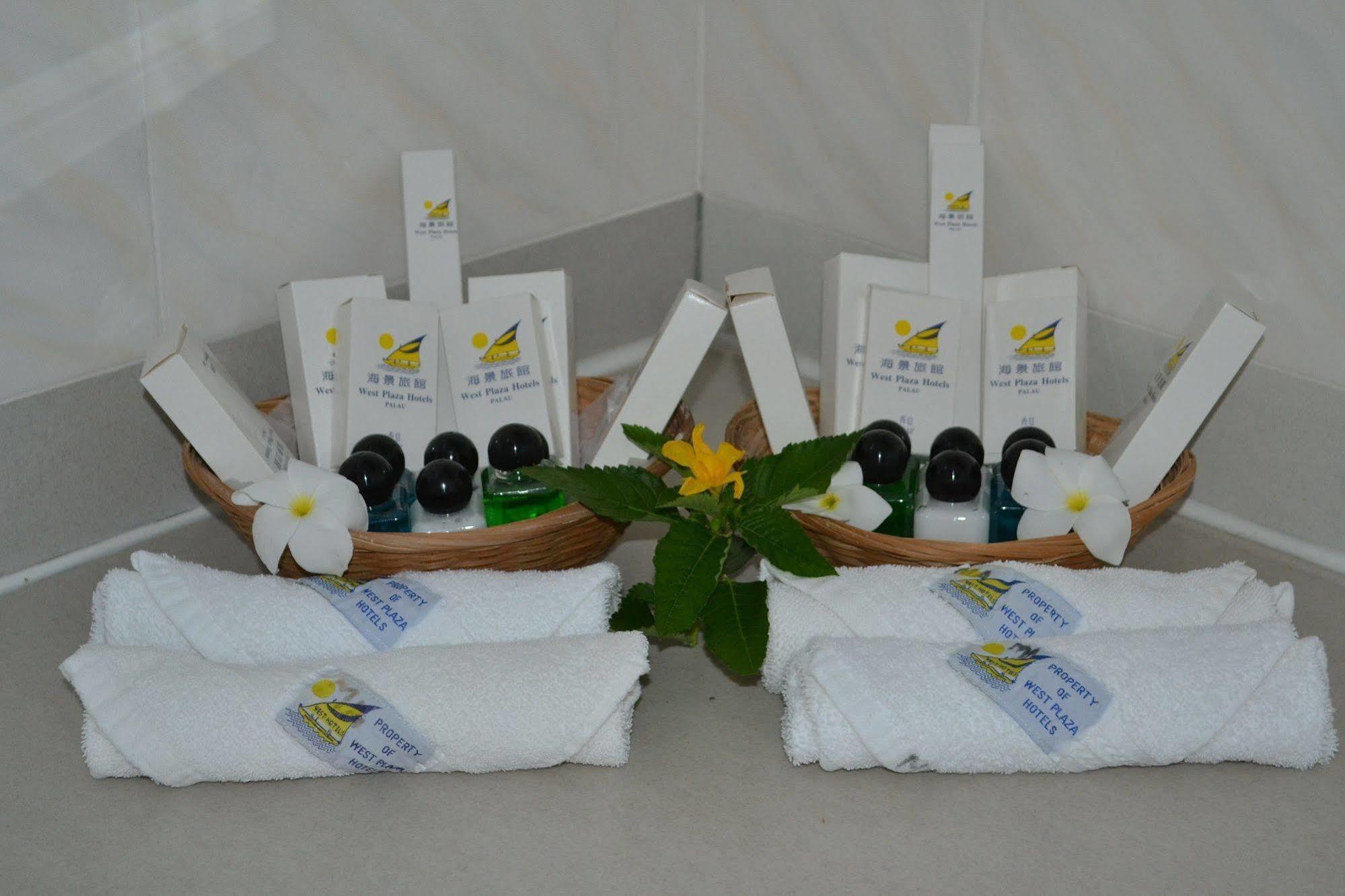 West Plaza Desekel Hotel Корор Екстериор снимка