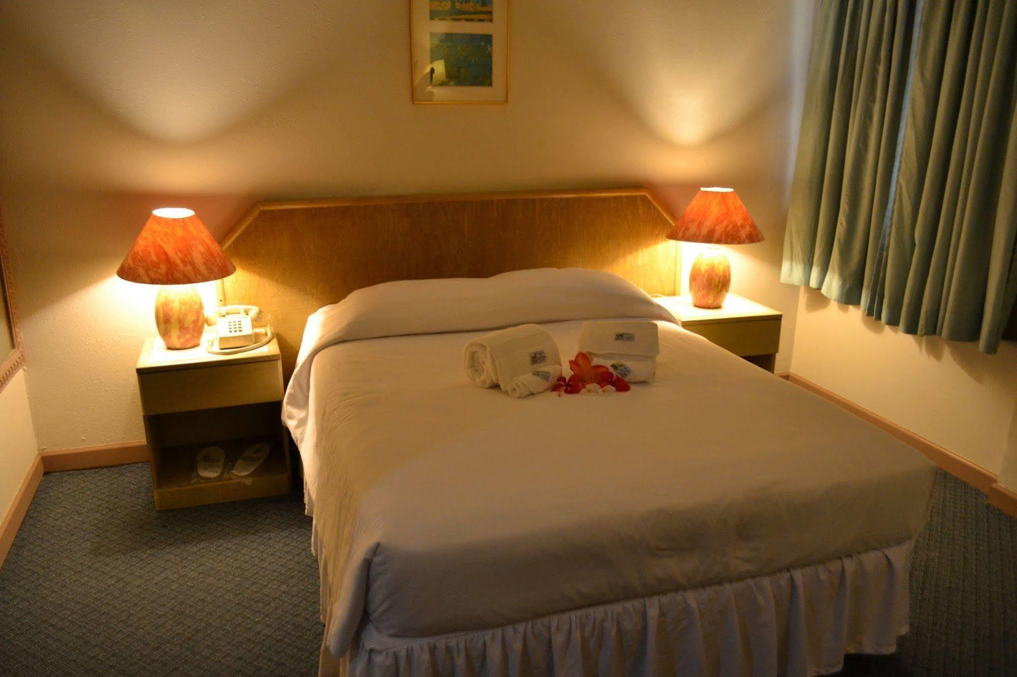 West Plaza Desekel Hotel Корор Екстериор снимка
