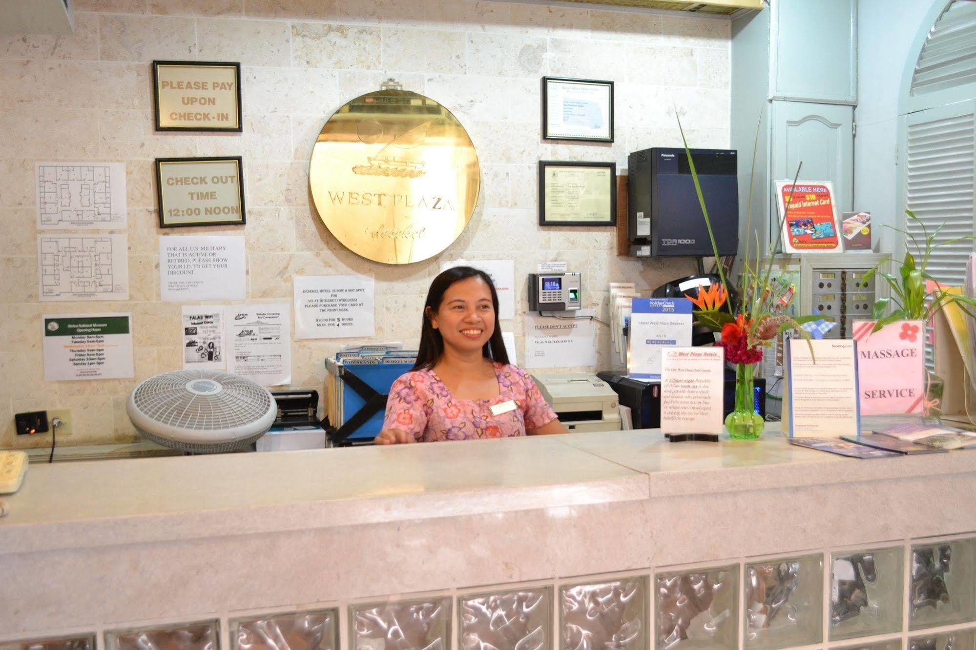 West Plaza Desekel Hotel Корор Екстериор снимка