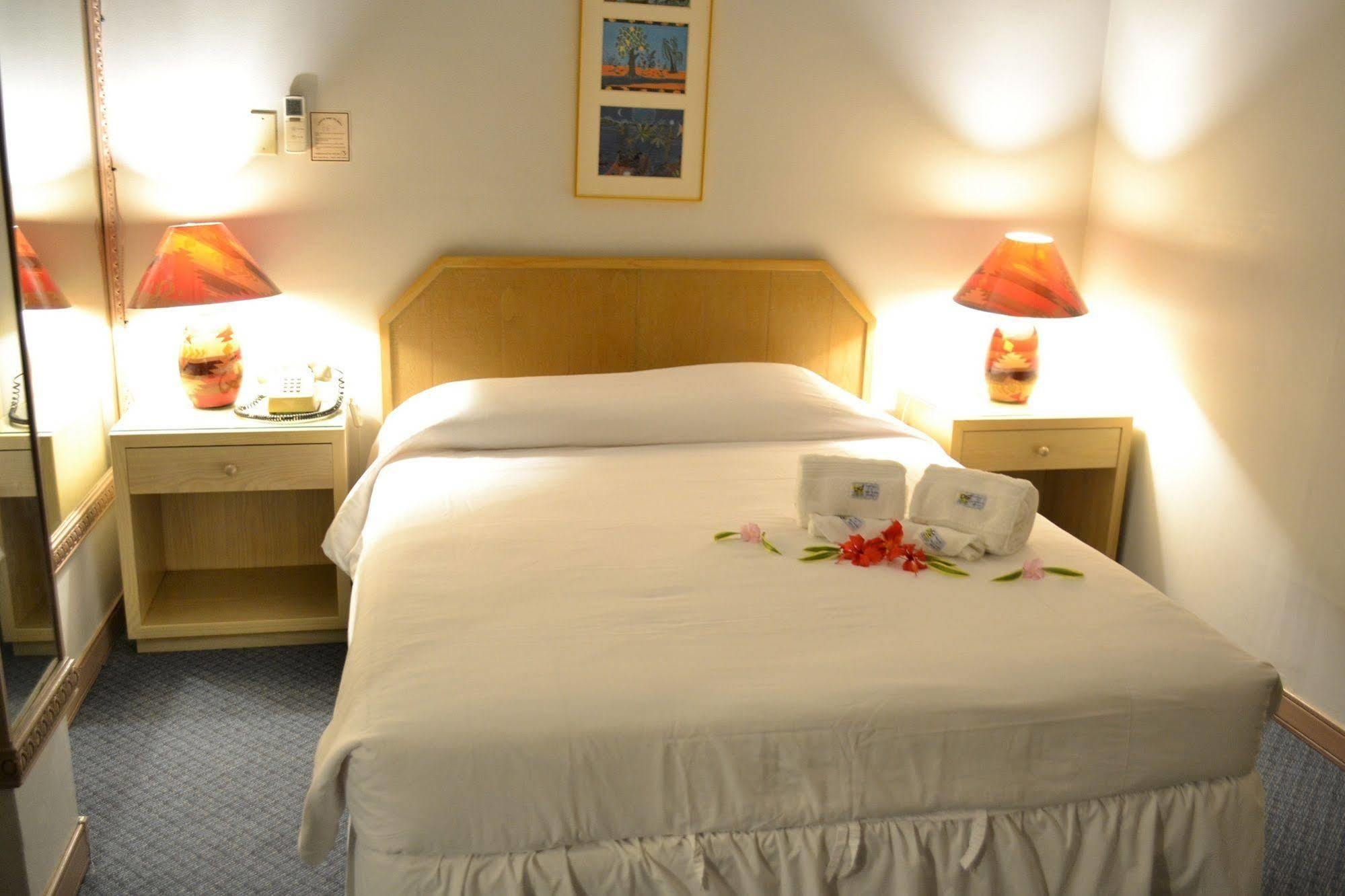 West Plaza Desekel Hotel Корор Екстериор снимка