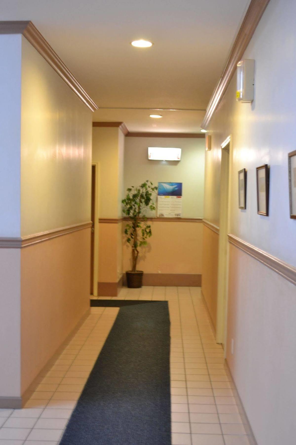 West Plaza Desekel Hotel Корор Екстериор снимка