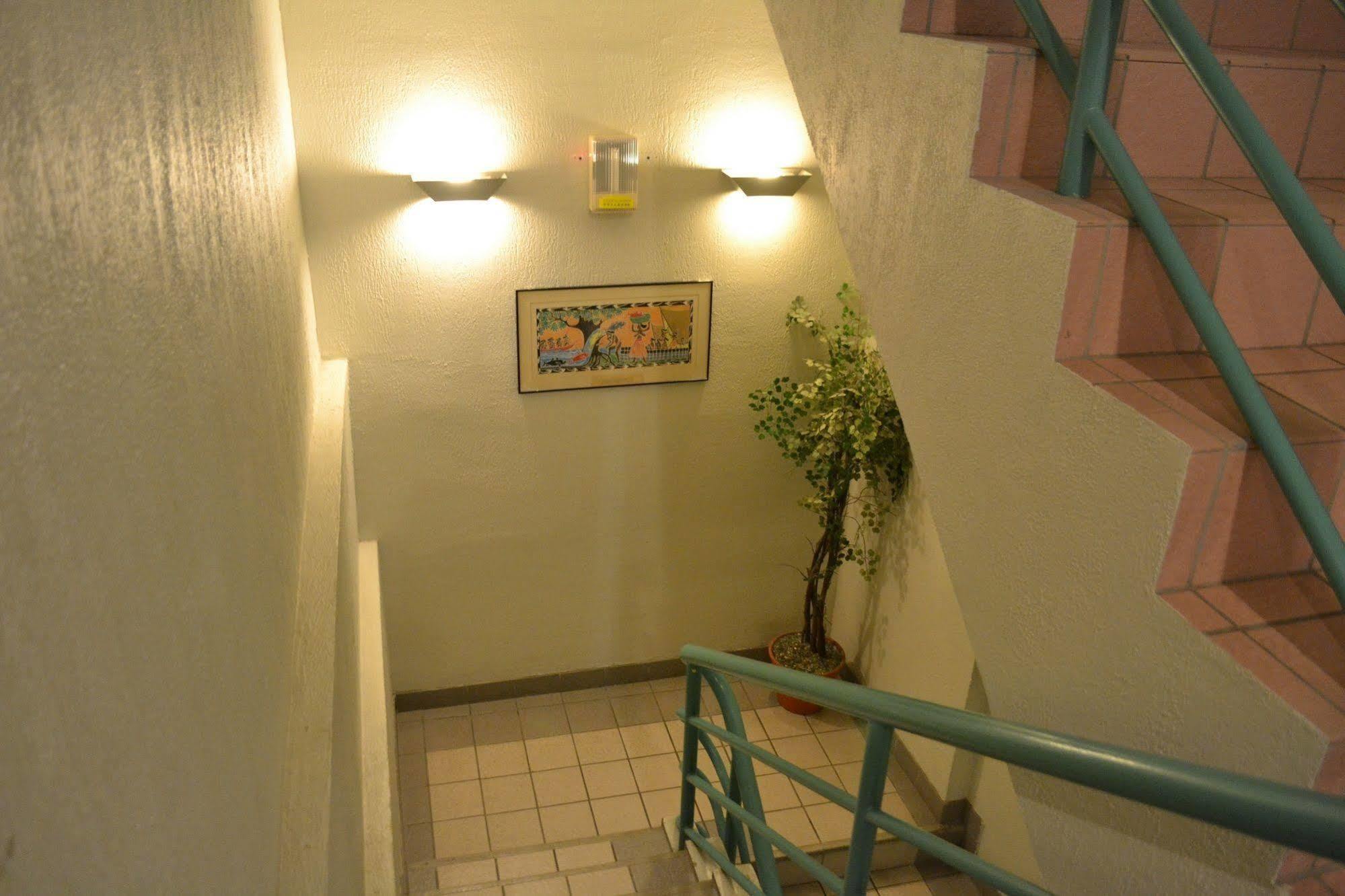 West Plaza Desekel Hotel Корор Екстериор снимка