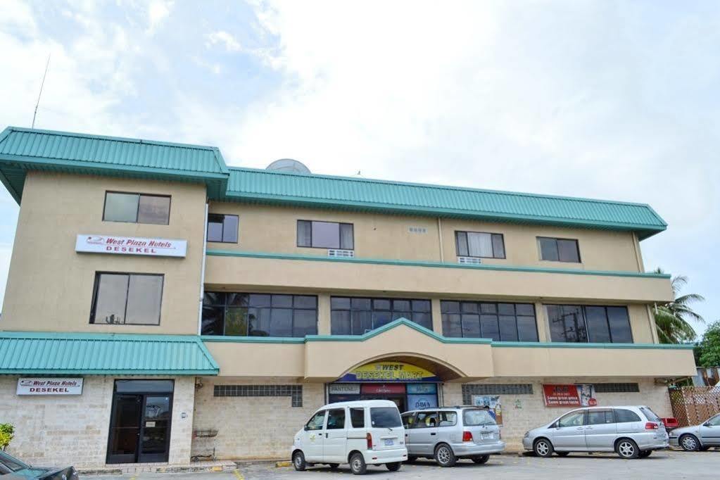 West Plaza Desekel Hotel Корор Екстериор снимка