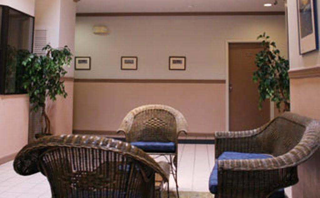 West Plaza Desekel Hotel Корор Екстериор снимка